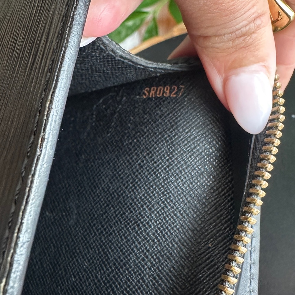 Authentic Louis Vuitton Epi Clutch Black SR0927 - Picture 10 of 13